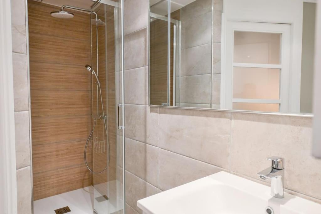 Cosy Appartement En Plein Marais باريس المظهر الخارجي الصورة